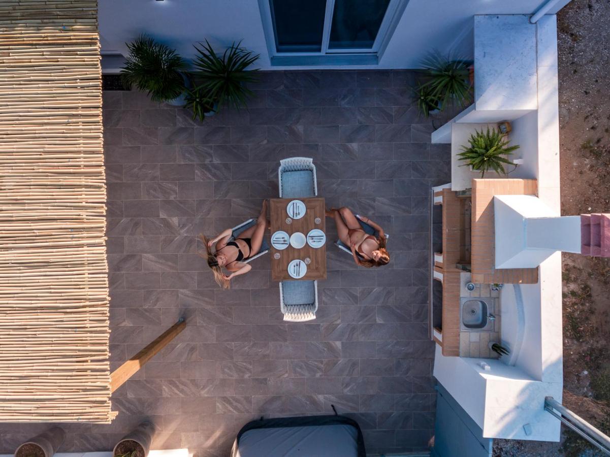 Jacuzzi Deluxe Villa สกาลาโซติรอส ภายนอก รูปภาพ