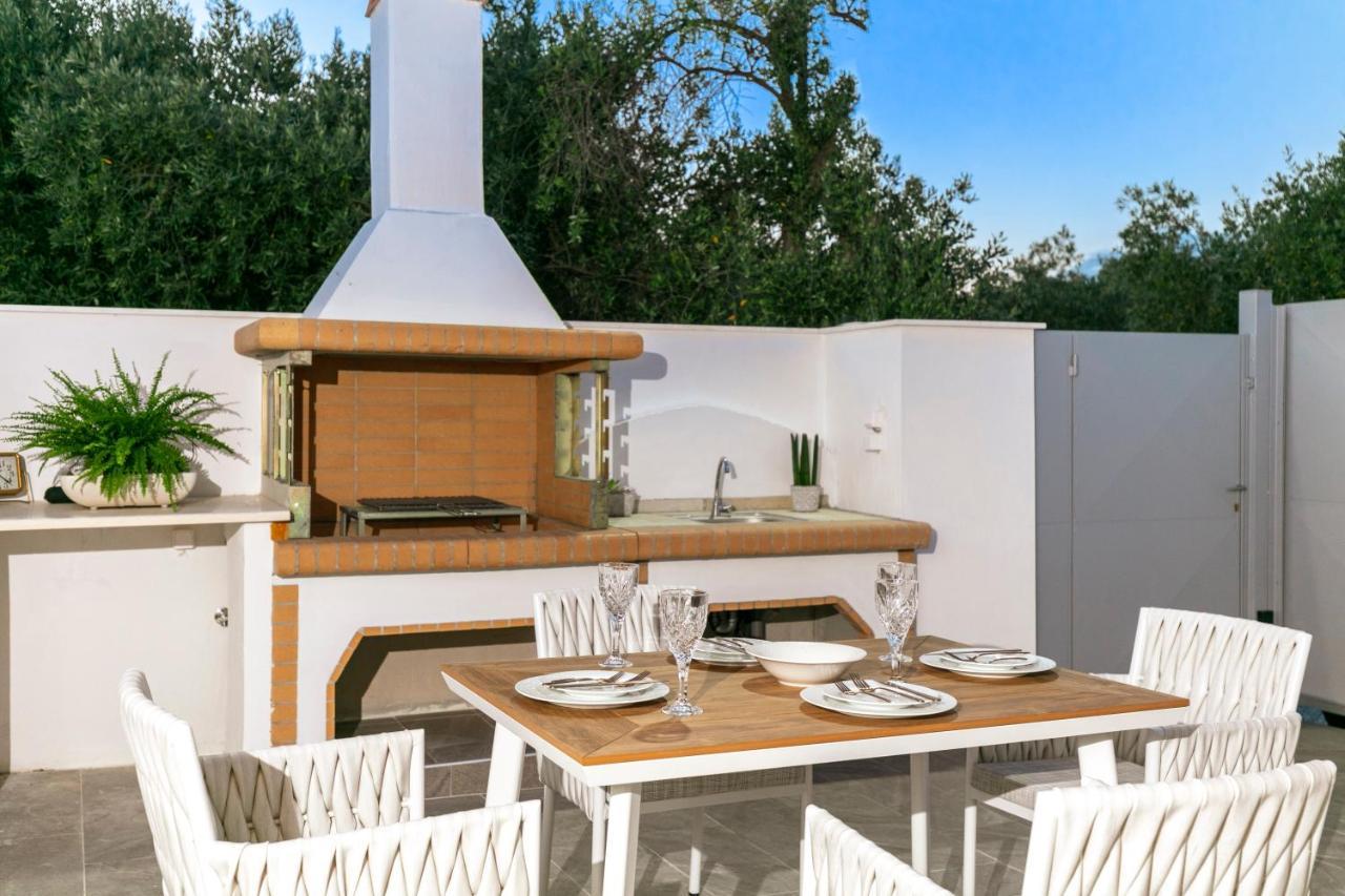 Jacuzzi Deluxe Villa สกาลาโซติรอส ภายนอก รูปภาพ
